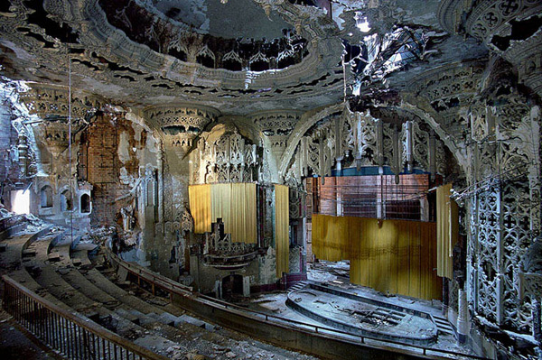 The-Ruins-of-Detroit-2-Yves-Marchland-Romain-Meffre