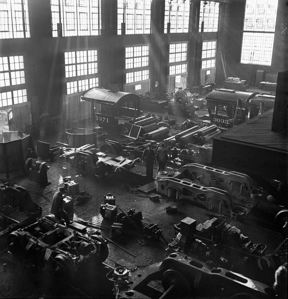 Chicago, Illinois. In the Chicago and Northwestern Railroad locomotive repair shop5