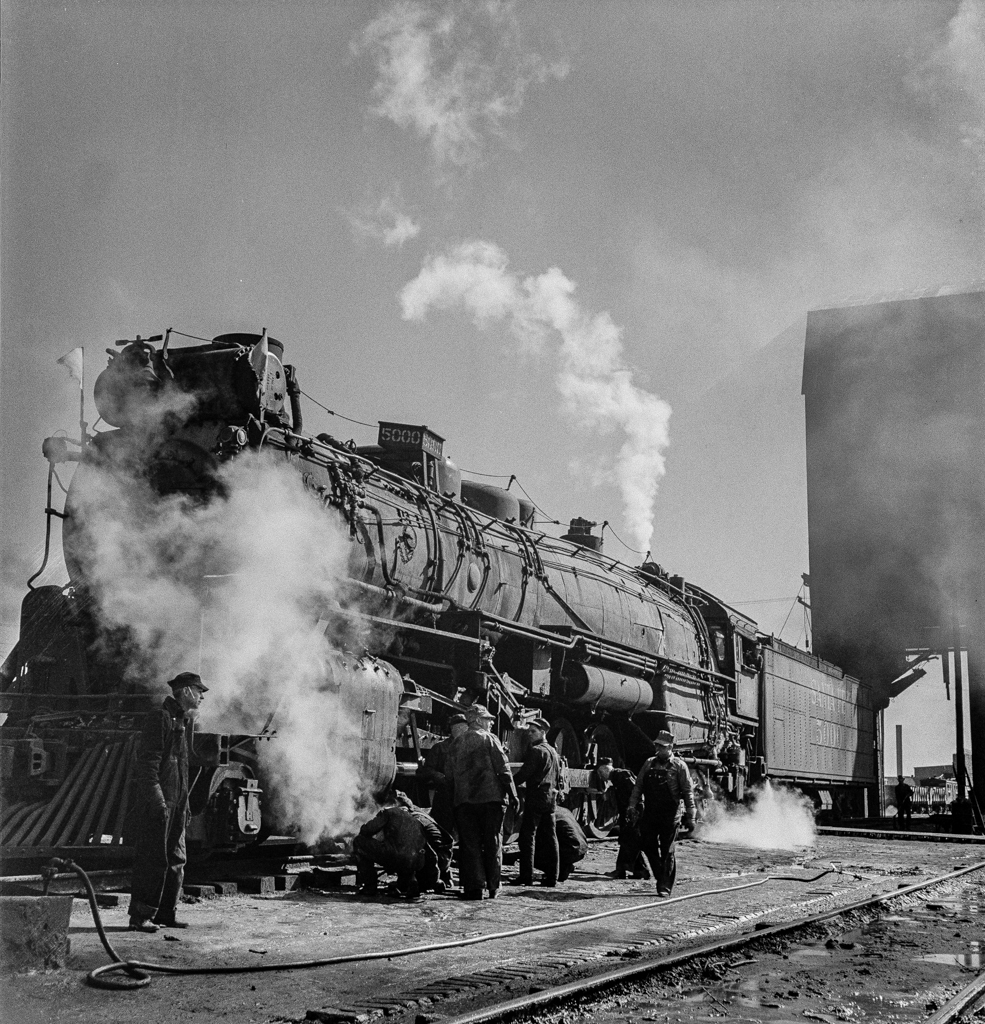 Clovis, New Mexico. Checking a locomotive as it leaves the roundhouse in the Atchison, Topeka and Santa Fe Railroad shops