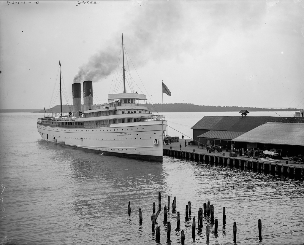 Steamer North Land at dock, Mackinac Island, Mich