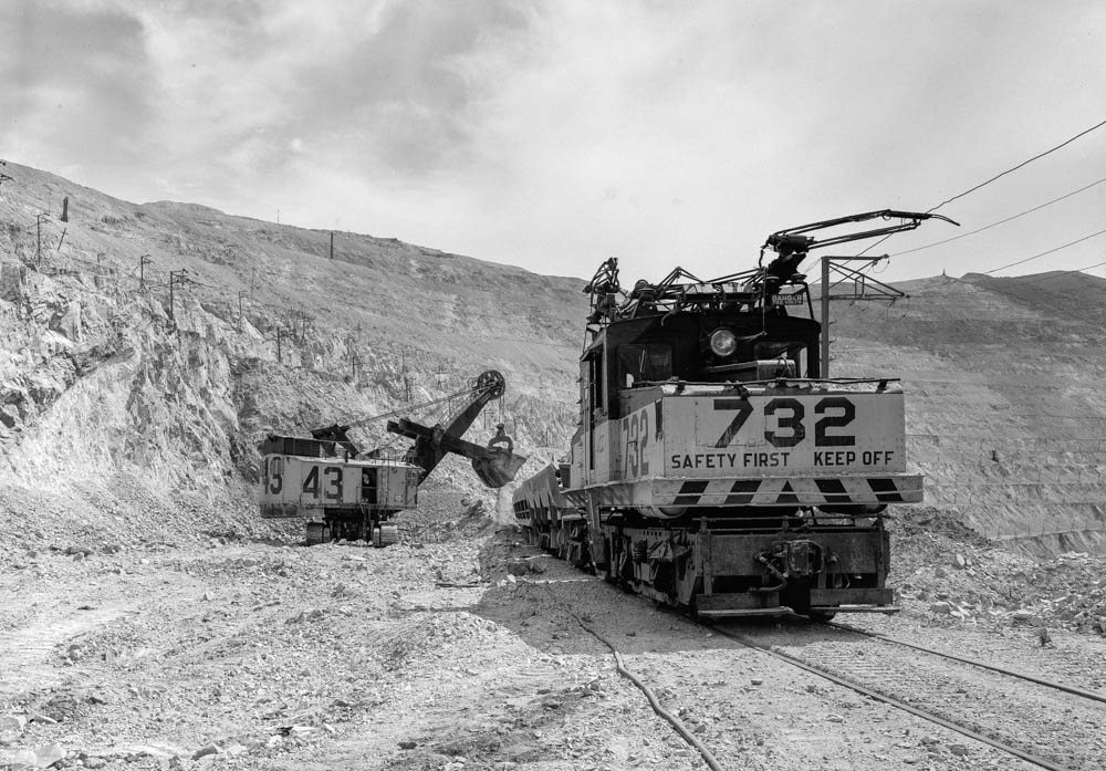 ELECTRIC ORE TRAIN LOCOMOTIVE and POWER SHOVEL. - Utah Copper Company, Bingham Canyon Mine, State Route 48, Copperton, Salt Lake County, UT