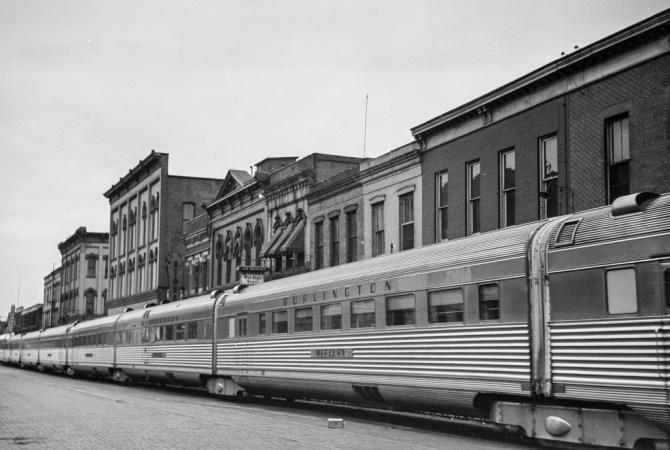 Streamlined train, La Crosse, Wisconsin-4
