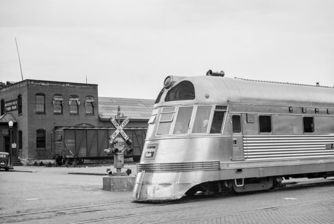 Streamlined train, La Crosse, Wisconsin